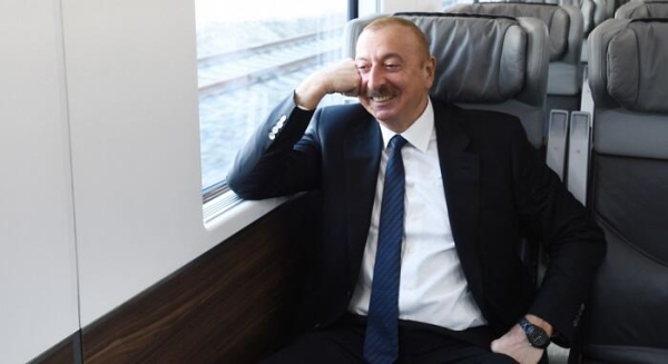İlham Əliyev qatarla Pirşağıya getdi